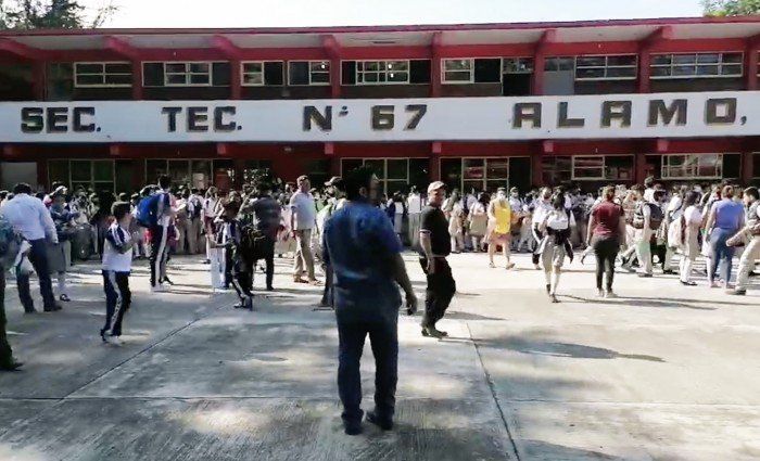 ¡Sucedió de nuevo! Estudiantes sufren ‘intoxicación’ masiva en secundaria… ahora en Veracruz