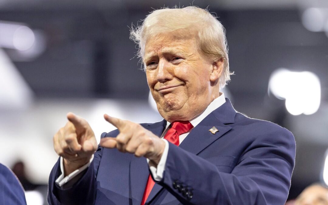 Y todo por una oreja: Trump saca 5 puntos de ventaja a Biden en encuesta