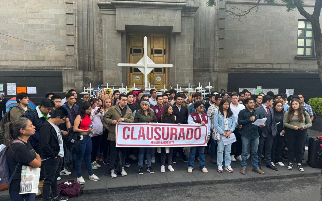 Estudiantes ‘clausuran’ la Suprema Corte: Exigen que ministros dejen de servir a grupos de interés