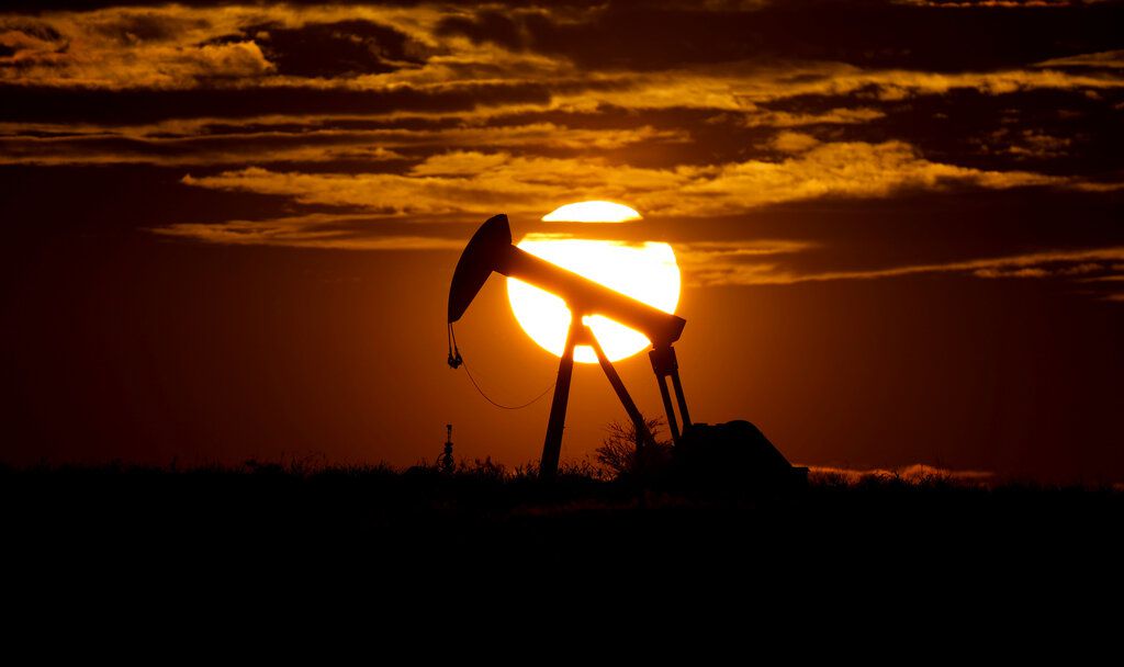 Pausa en aranceles de Trump ‘alivia’ al petróleo: WTI aumenta su precio