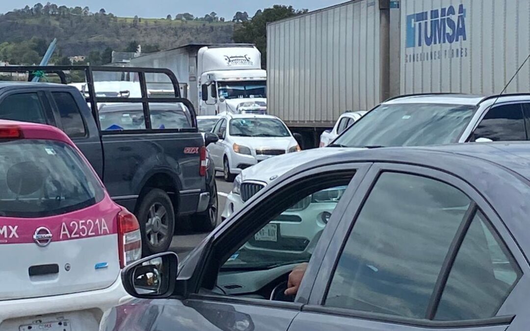 Pobladores ‘paralizan’ la México-Puebla: ¿Qué exigen para liberar la autopista?