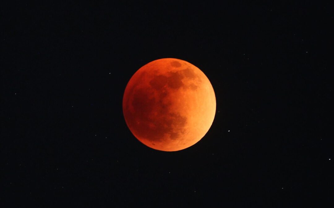 Luna del Castor: ¿Qué es y cómo observarla junto con el próximo eclipse lunar?