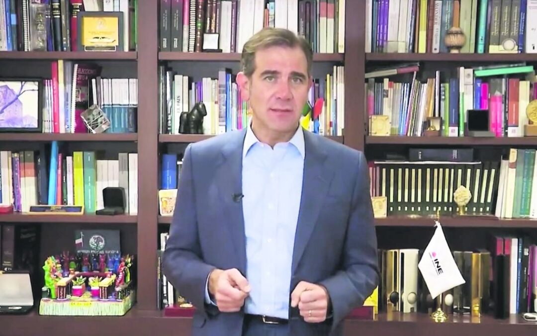 Lorenzo Córdova niega que esté fuera de México durante la marcha del INE: ‘es mentira’