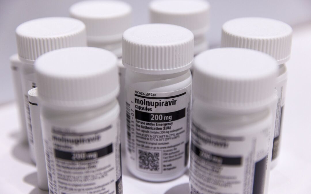 China aprueba uso de molnupiravir para combatir el COVID, en plena ola de contagios