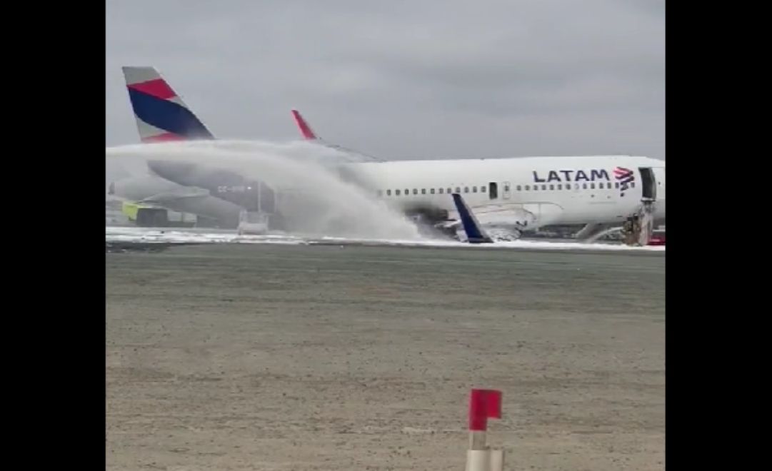 Avión choca con camión en aeropuerto de Lima, Perú; hay 2 muertos