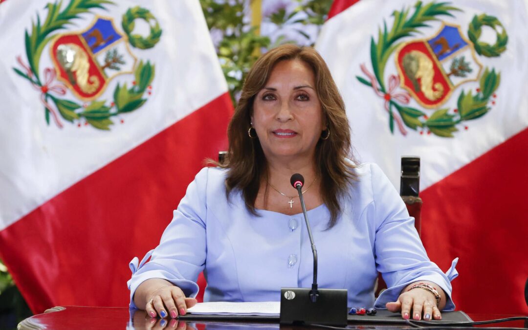 Dina Boluarte ‘no supera’ a AMLO: Lo vuelve a acusar de ‘injerencia extranjera’