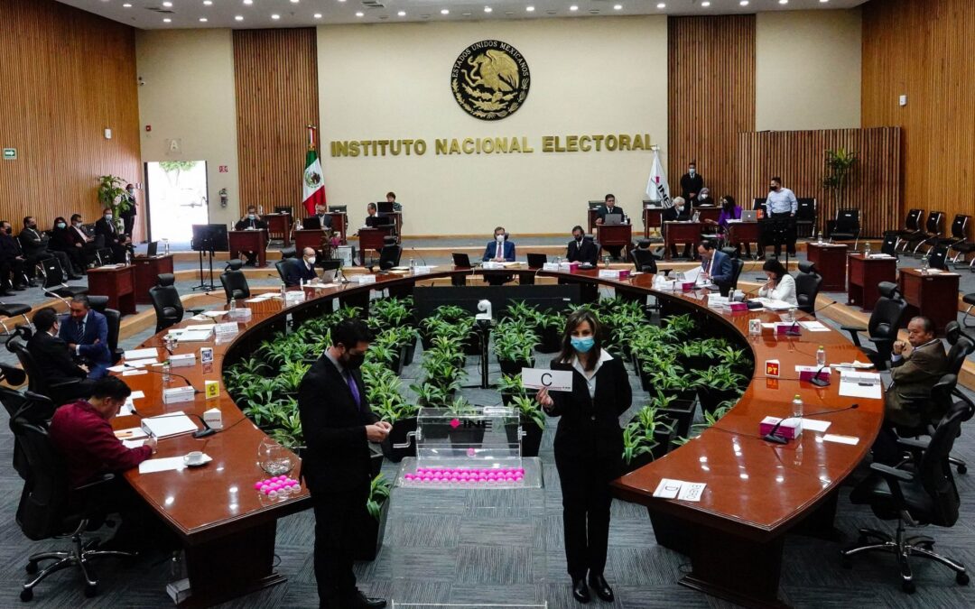 De alta responsabilidad, perfiles del Comité Evaluador en proceso del INE