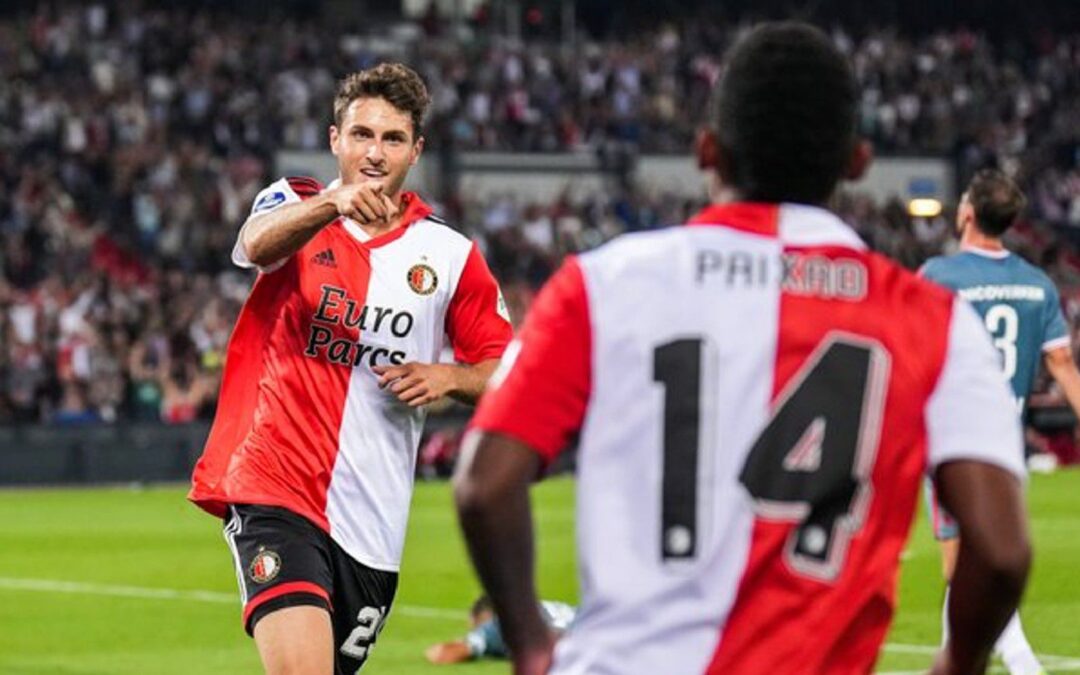 Santiago Giménez anota su gol 18; se acerca al campeonato con Feyenoord y a ‘Chicharito’
