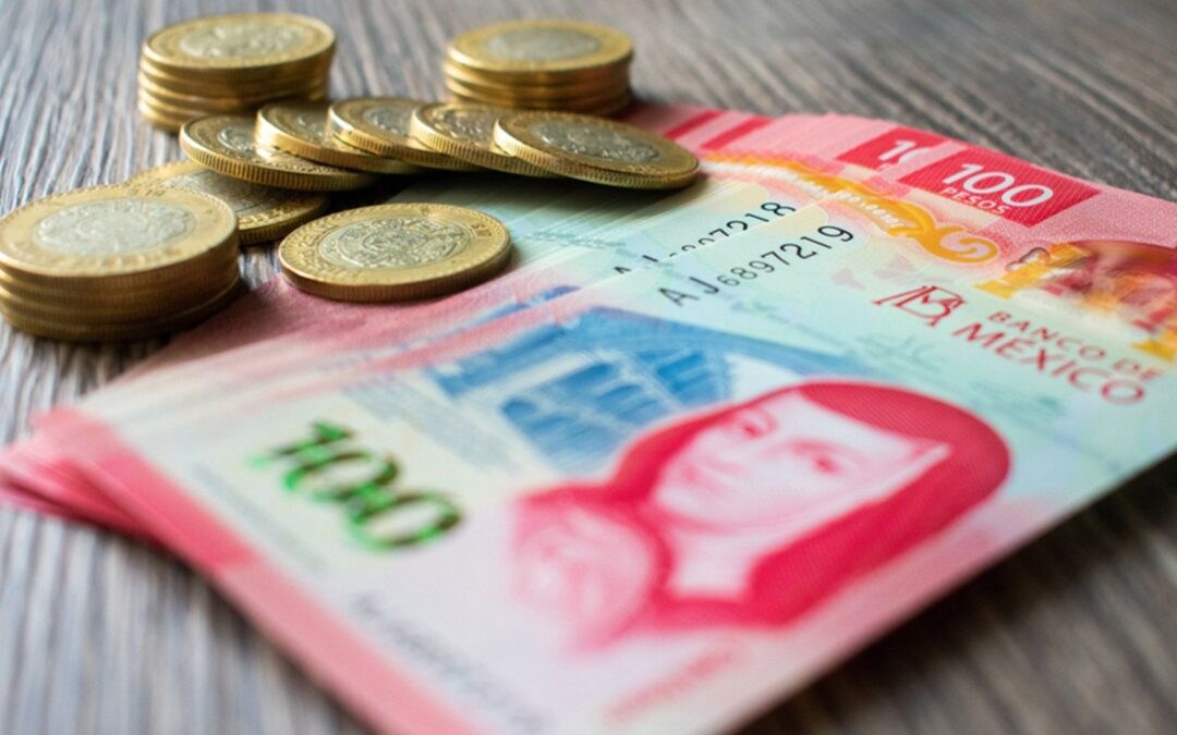 Peso ‘recarga pilas’ y regresa del puente con ganancias frente al dólar