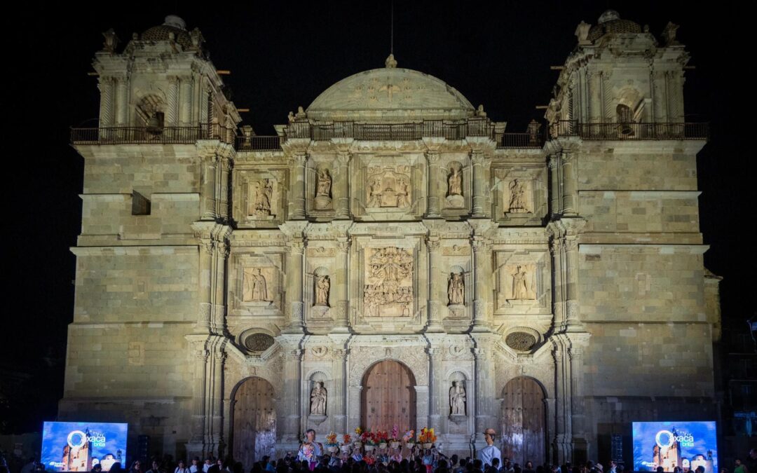 Bendita sostenibilidad: Iluminan catedral de Oaxaca con energías renovables