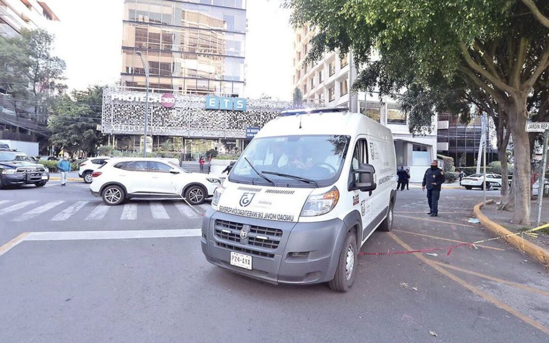 ¿Asesinato o suicidio? Muere hombre al caer de un edificio de 20 pisos en Polanco