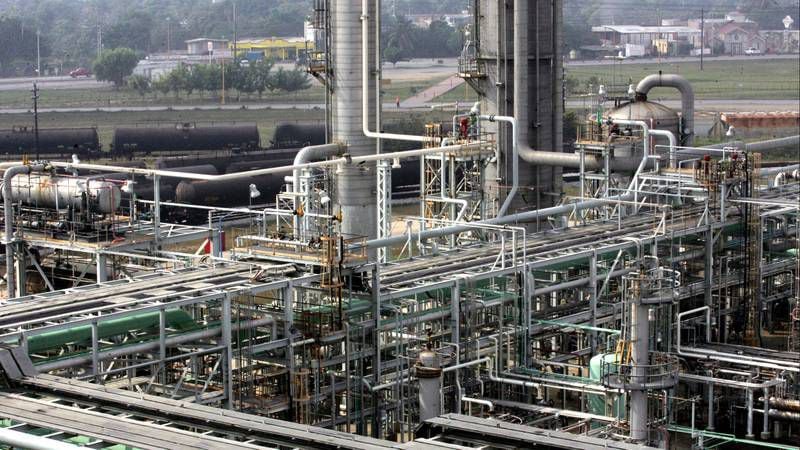 Suben 17% ventas y 126% flujo de Alpek en IV-2024