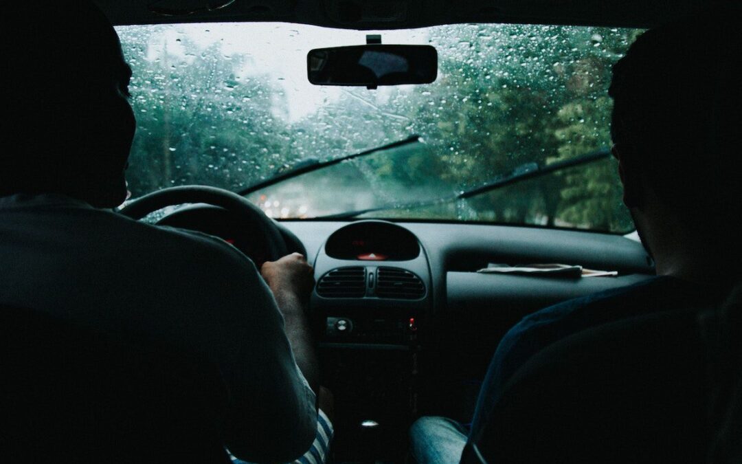 Vacaciones de Semana Santa: ¿Qué significan las alertas de tu coche?