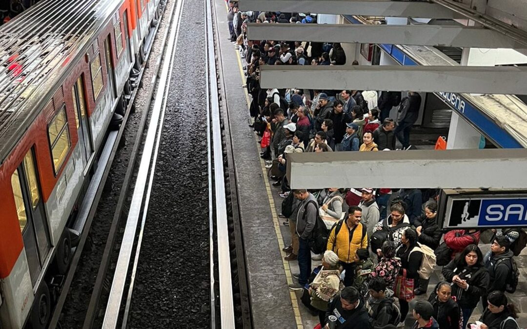 Lluvias en CDMX ‘desquician’ al Metro: ¿Qué líneas son afectadas y cuál es el tiempo de espera de trenes?