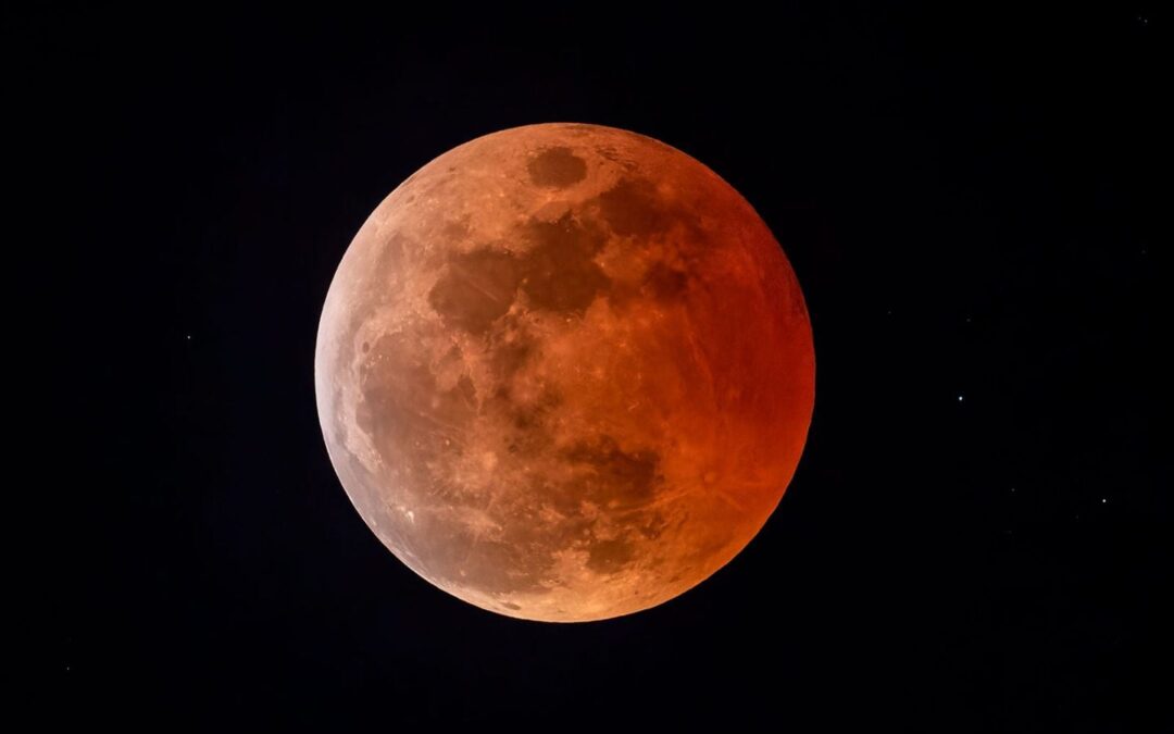 Eclipse total de Luna en México HOY: Esta es la hora exacta en la que se verá entre rojo y naranja