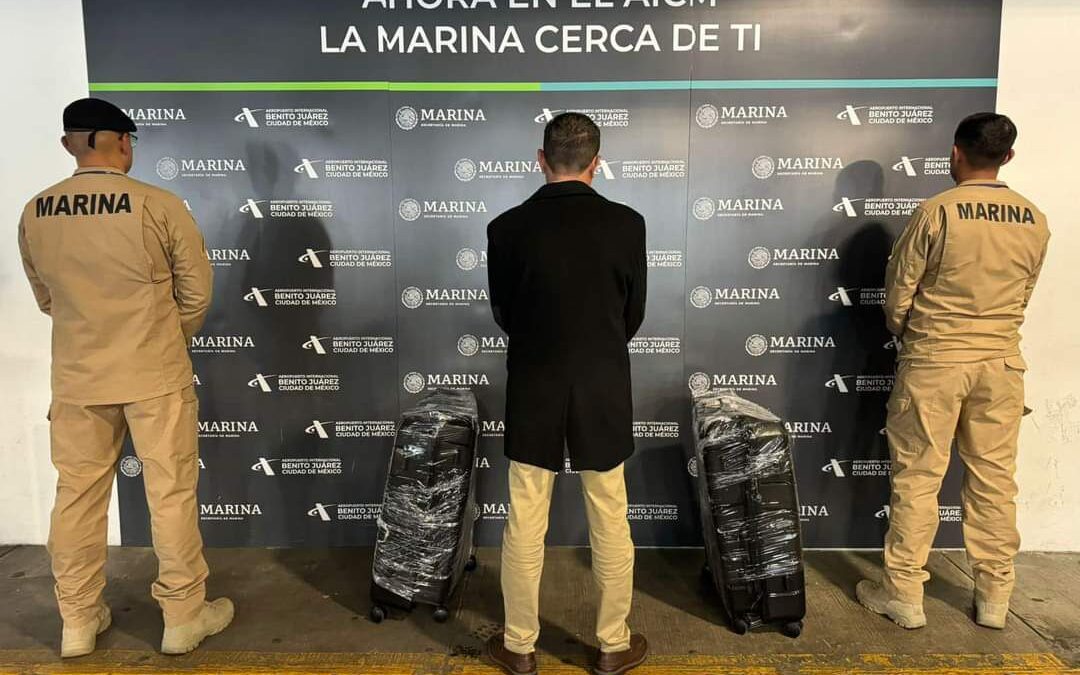 ‘Bien forrados los paquetes van’: Aseguran 9 kilos de cocaína en el AICM con envoltura de Peso Pluma