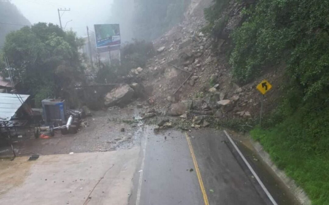 Se desgaja cerro en Querétaro por fuertes lluvias: municipio de Pinal de Amoles queda incomunicado