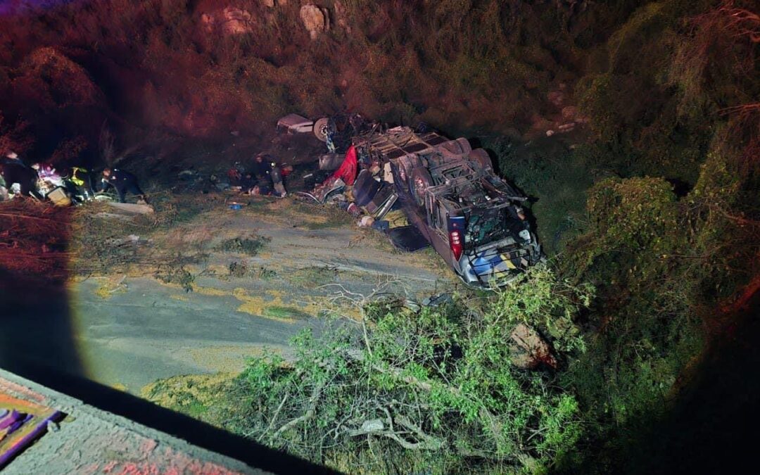 Camión de pasajeros cae a barranco y mueren 24 personas en la autopista Zacatecas- Auguascalientes