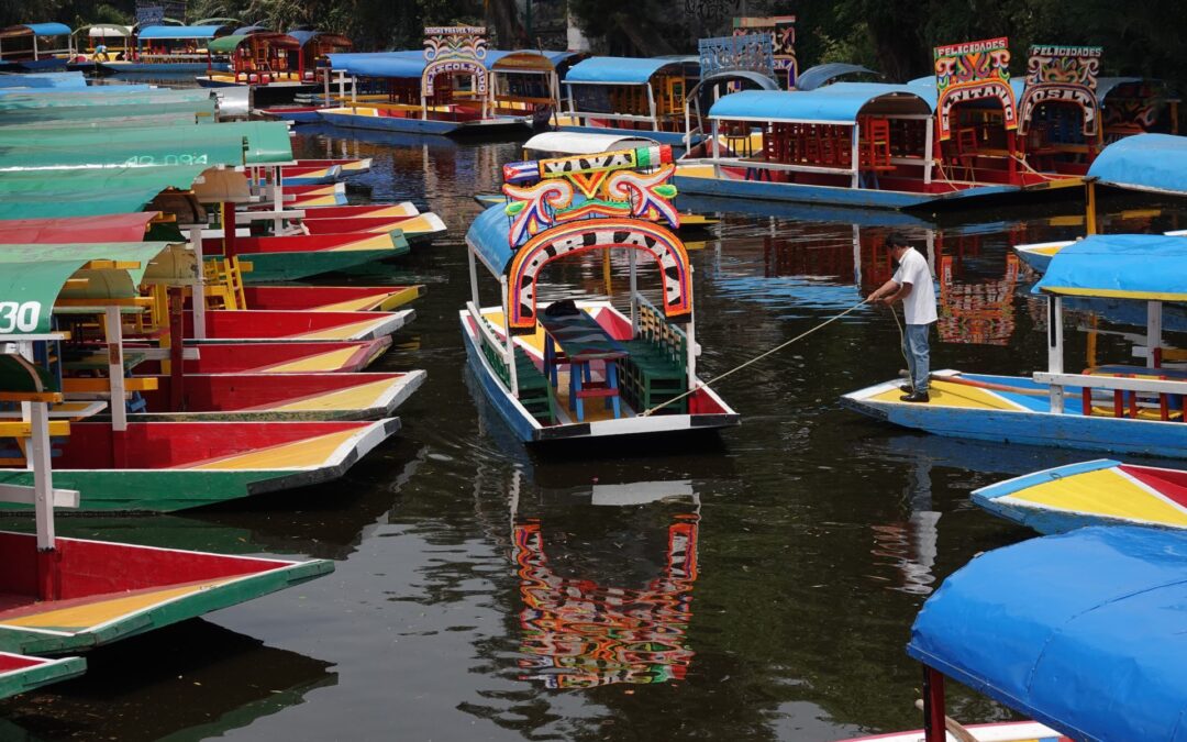 Se arma la campal: Captan pelea en trajineras de Xochimilco (Video)