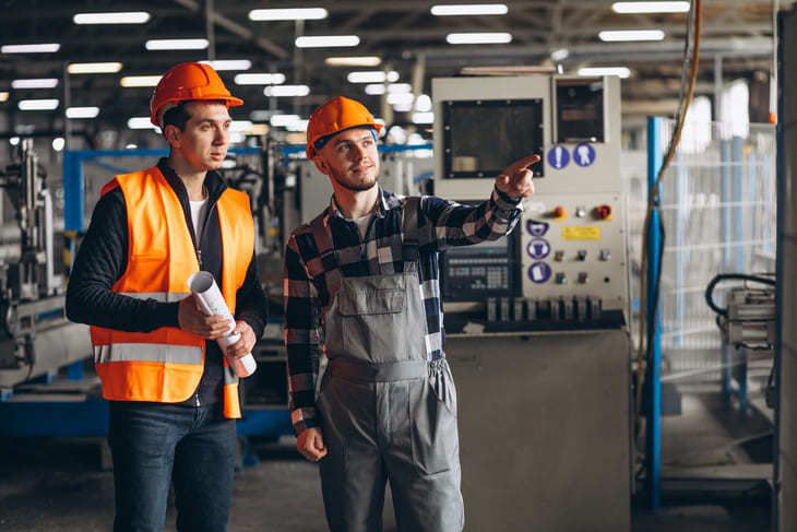 Falta a industria personal técnico de tres carreras