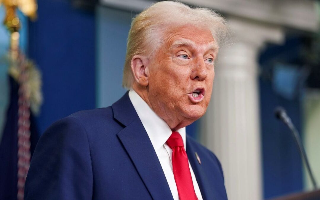 ‘El helicóptero estaba en el lugar y momento indebido’: Trump lamenta accidente aéreo y culpa a demócratas