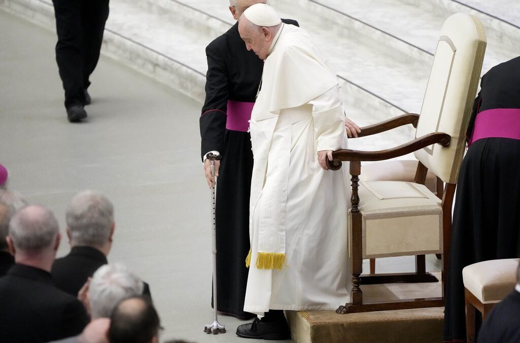 Papa Francisco reanuda sus actividades después de tener fiebre