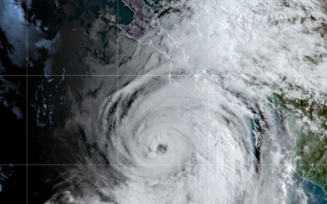 Huracán ‘Kay’ toca tierra en costas de Baja California Sur: Conagua