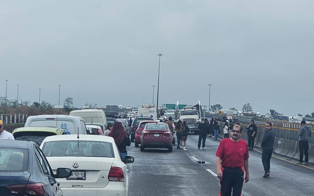 Circuito Exterior Mexiquense cerrado: Inundaciones del Bordo de Xochiaca disminuyen lentamente