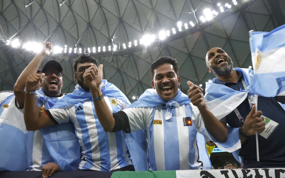Aficionados albicelestes salen a las calles a festejar triunfo de Argentina vs. México