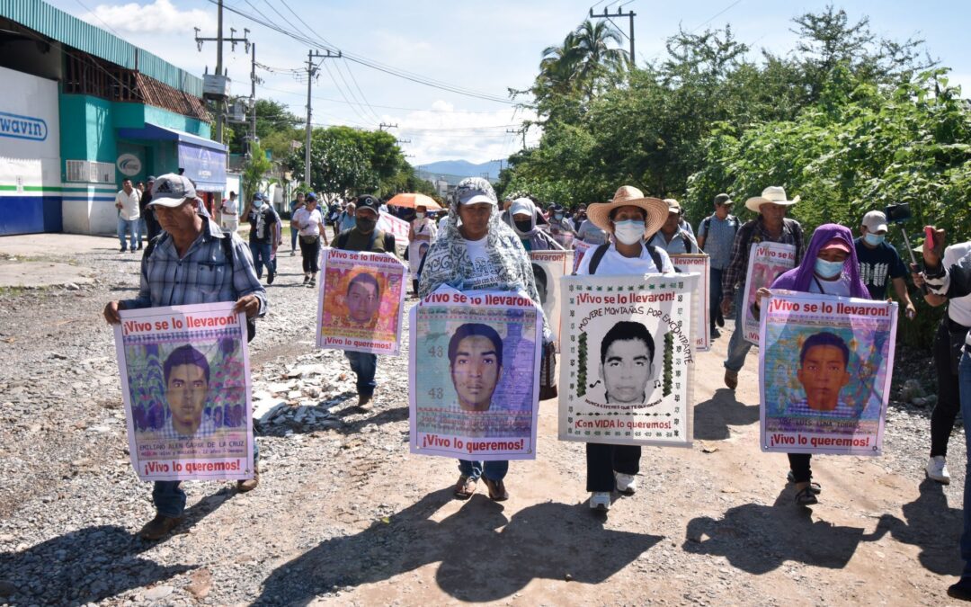 Crisis en caso Ayotzinapa: GIEI rechaza validez de mensajes de WhastApp presentados como pruebas
