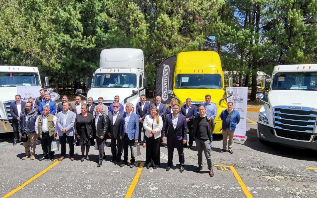 “Educación en Movimiento”, el programa con el que Daimler Truck México prepara a los operadores de nueva generación