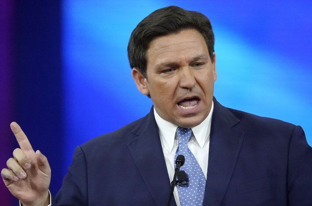 Migrantes confunden programa de Ron DeSantis con engaño de traficantes de personas