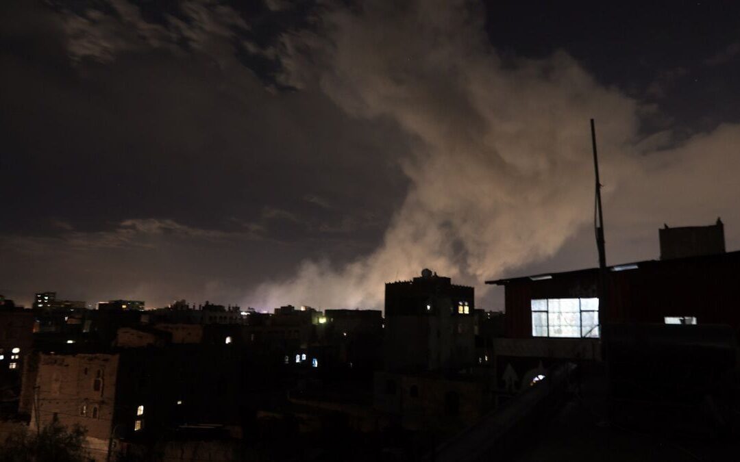 Trump anuncia ataque ‘decisivo y contundente’ contra hutíes en Yemen; exige a Irán cesar su apoyo