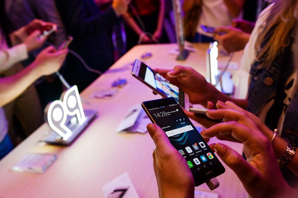 ¿Indirecta a China? EU prohíbe vender e importar productos Huawei y ZTE