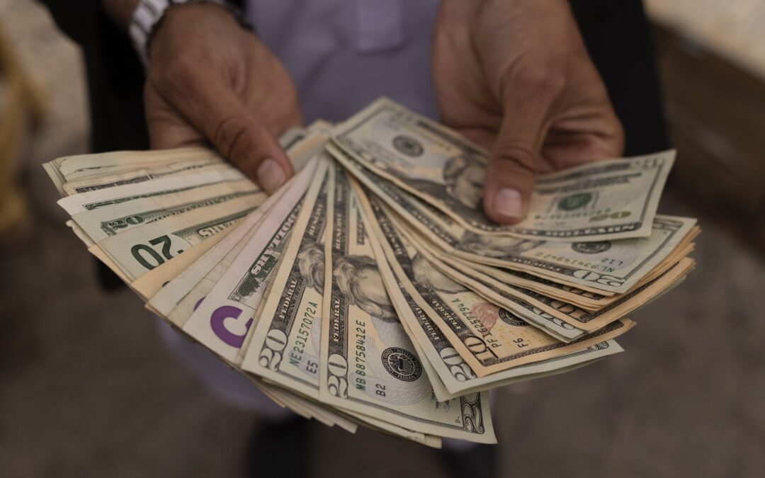 Una ‘sobadita’ para el dólar: tiene su peor día en más de 10 años