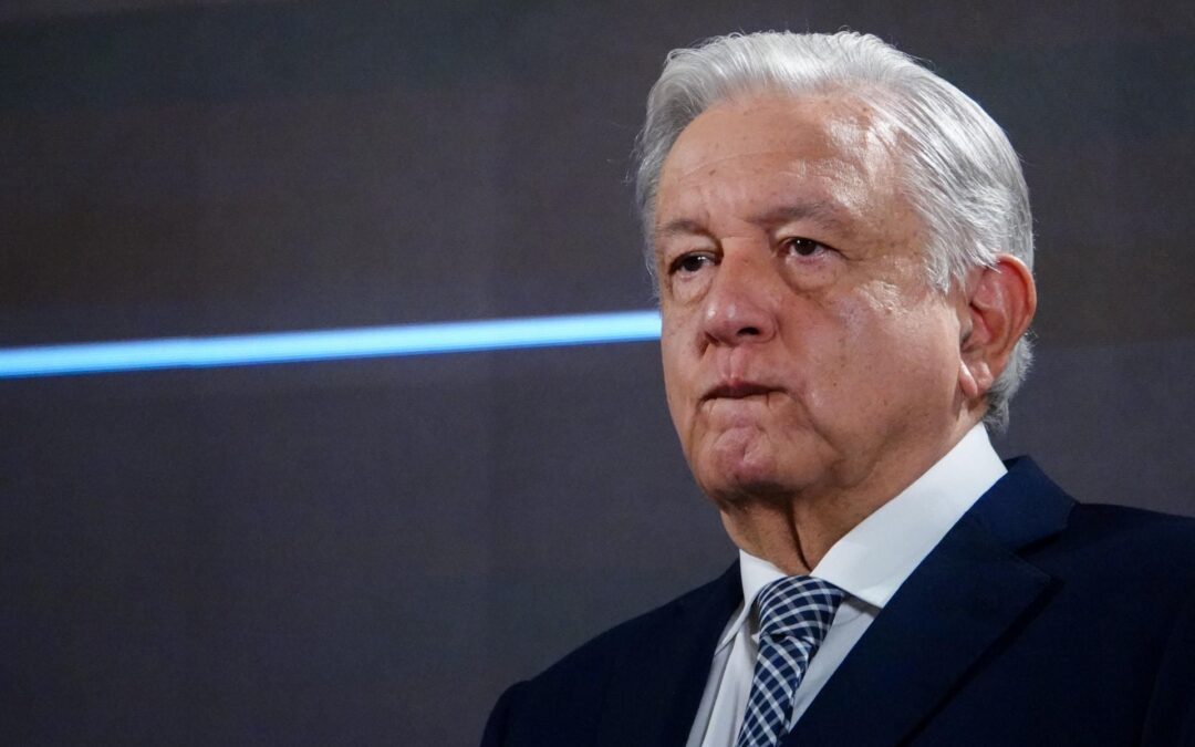 Le ‘toca soportar’: AMLO dice que pagará el precio de la humillación por críticas al caso Ayotzinapa