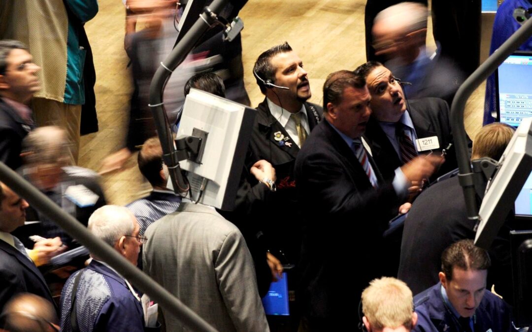 Wall Street ‘se tambalea’ en balance semanal y Dow Jones cae 2.5%; BMV pierde 3.94%
