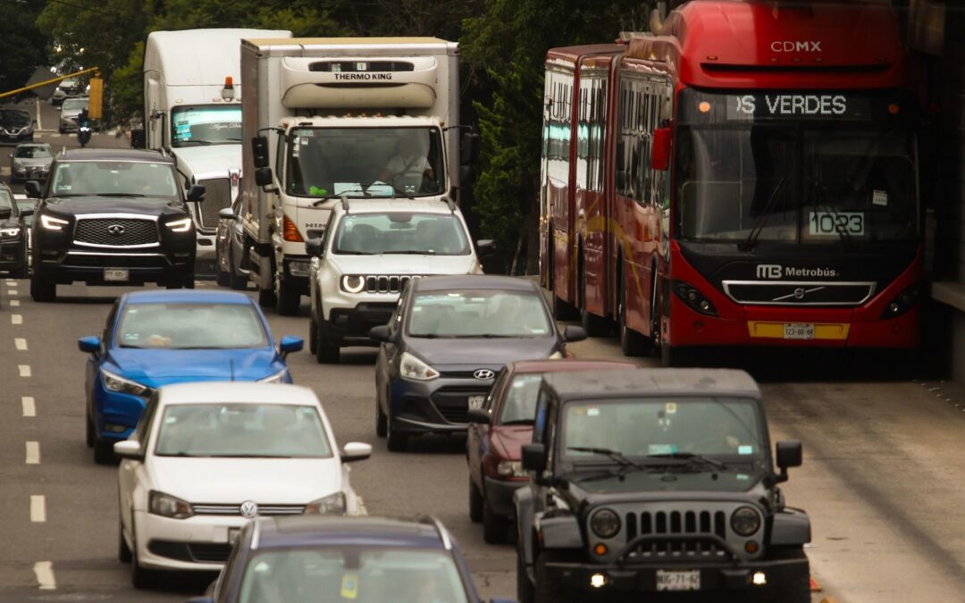 Que tu auto no pase el ‘Buen Fin’ en el Corralón: Hoy No Circula para este jueves en CDMX y Edomex