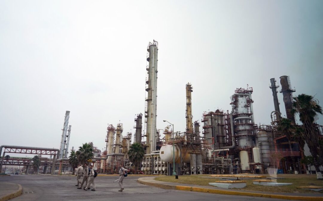 Refinería habría causado malos olores en NL: Samuel García