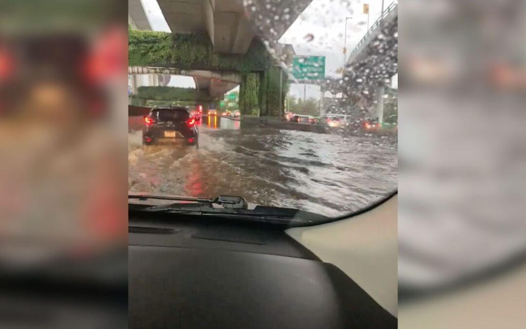 ‘Cascadas’ en el Metro y autos ‘bajo el agua’: Lluvias inundan el sur de la Ciudad de México