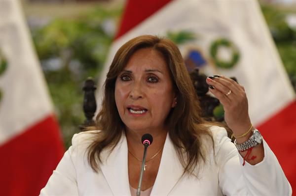 La presidenta de Perú, Diana Boluarte, es investigada por presunto genocidio