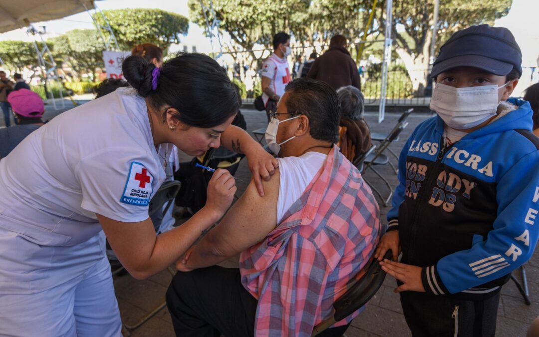 Temporada invernal 2024-2025: ¿Te puedes vacunar contra COVID e influenza al mismo tiempo?
