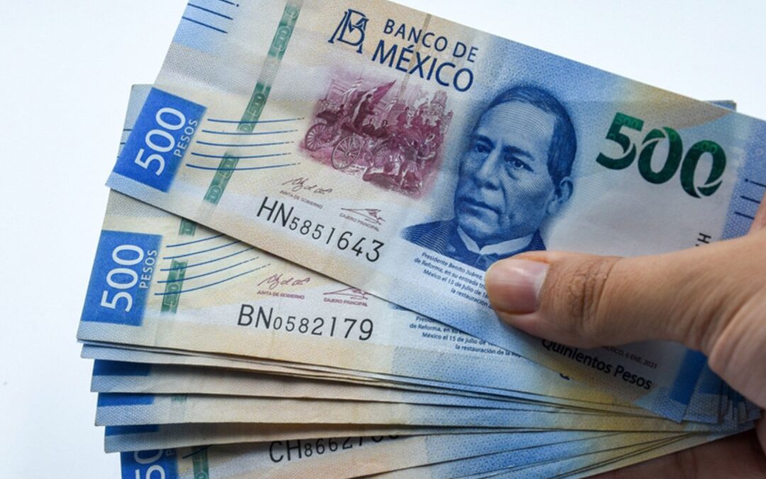 Peso ‘interrumpe’ ganancias y cierra este lunes en 18 unidades por dólar