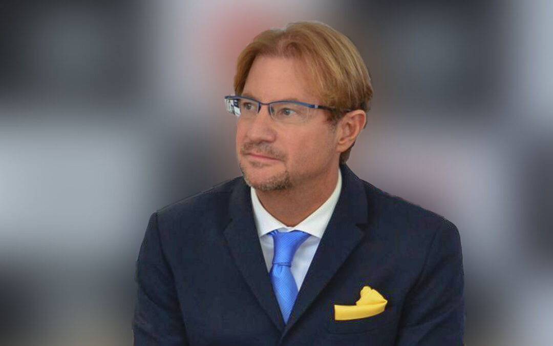 Giran orden de aprehensión contra Andrés Roemer por violación; la UIF congela sus cuentas