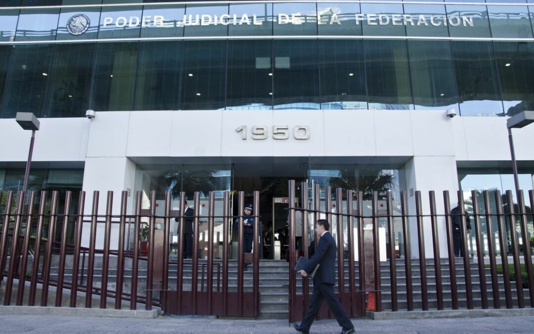 Jueces refutan críticas de AMLO por frenar la ley eléctrica